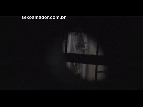 ❤️ 金發女郎被隱藏在空心磚後面的鄰居偷窺偷拍 ❤❌ 俄羅斯色情 在我們 ﹏