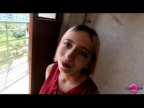 ❤️ 學生性感在內陸吸了一個陌生人 - 射在他臉上 ❤❌ 俄羅斯色情 在我們 ﹏