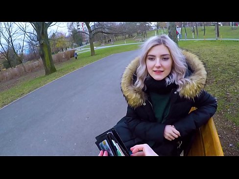❤️ 為了錢吞下陌生人的熱精液 - Eva Elfie 在公園裡口交 ❤❌ 俄羅斯色情 在我們 ﹏
